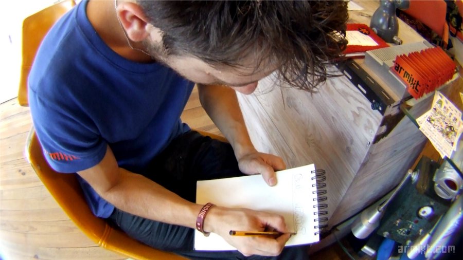 "De l'art en petits morceaux" | Aurel Street artist, Oloron (64)